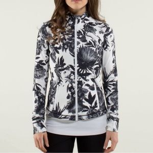 Lululemon Forme Jacket II Floral Brisk Bloom Black White Size 4 (M/L) 118 EUC